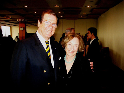 Sir Roger Moore, recipient of 2007 Dag Hammarskjöld Inspiration Award, with Evelyn Leopold,chair of the Fund